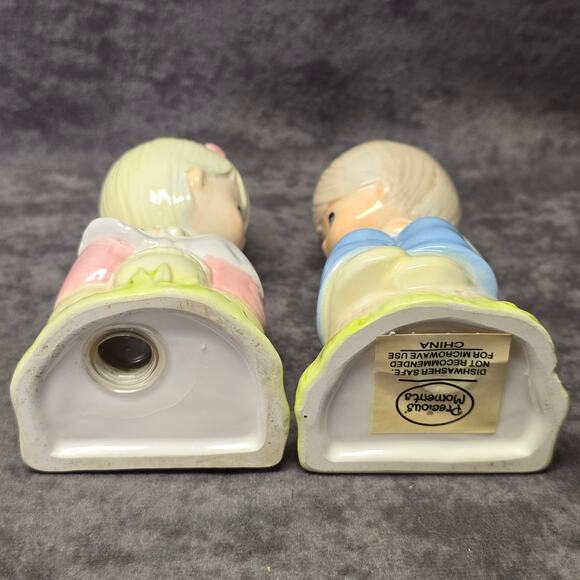 Precious Moments Girl & Boy Sitting on Tree Stump Salt & Pepper Shaker Decor - Picture 6 of 10